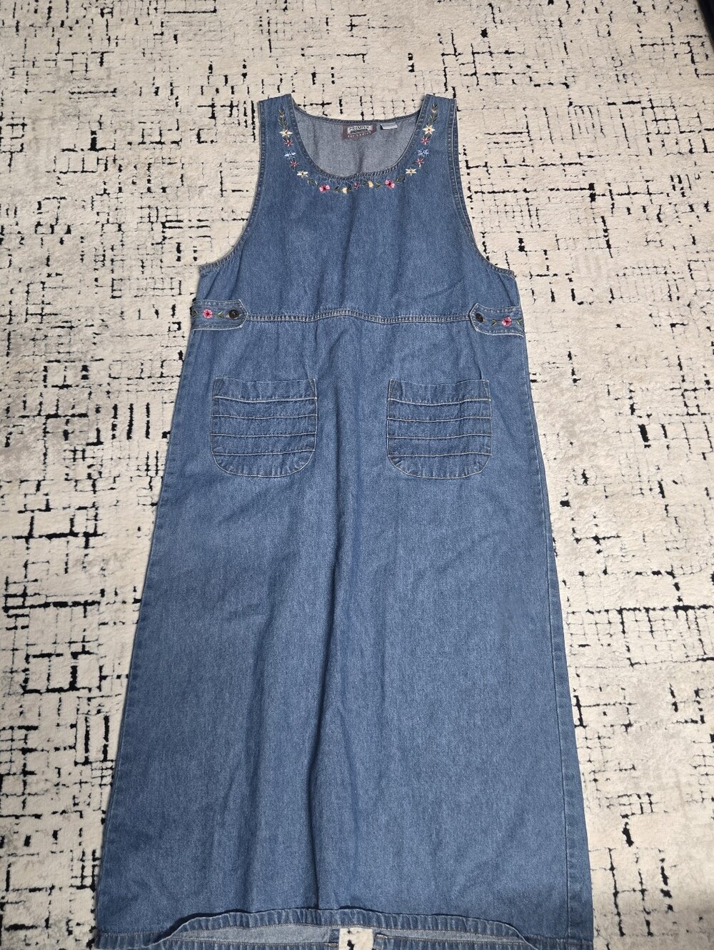 Vintage Womens Denim dress with Floral Embroidery detail Size L Cottagecore Farm